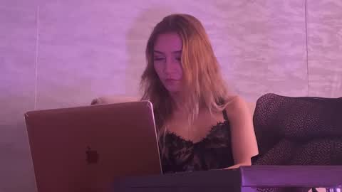 Snapshot of missmiroslava chatting on 18, 3, 2026 missmiroslava online show from 18, 3, 2026