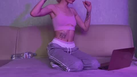 Snapshot of missmiroslava chatting on 23, 3, 2026 missmiroslava online show from 23, 3, 2026