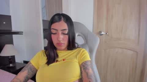 insta miss nickeloo online show from 10, 1, 2025