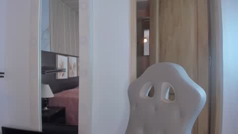insta miss nickeloo online show from 15, 1, 2025