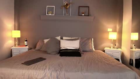 Snapshot of missparis__ chatting on 22, 10, 2025 missparis__ online show from 22, 10, 2025