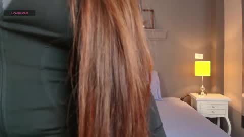 Snapshot of missparis__ chatting on 14, 11, 2025 missparis__ online show from 14, 11, 2025