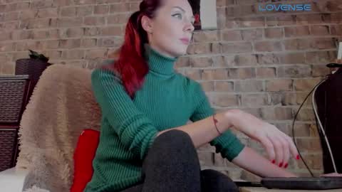 Snapshot of misspetitevenus chatting on 5, 11, 2025 Miss Venus online show from 5, 11, 2025