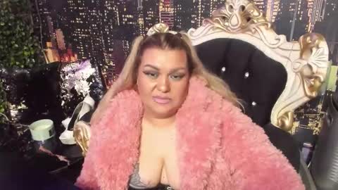 Snapshot of missqueent chatting on 4, 11, 2025 QueenT online show from 4, 11, 2025