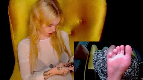 Snapshot of missslola chatting on 8, 10, 2025 Misss Lola Angel online show from 8, 10, 2025