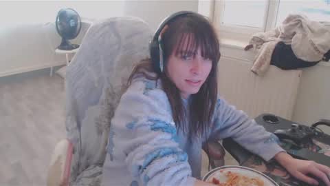 missthon online show from 15, 12, 2024