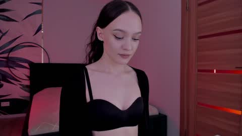 Mistress Mia online show from 4, 12, 2024