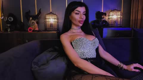 Elenia online show from 7, 12, 2024
