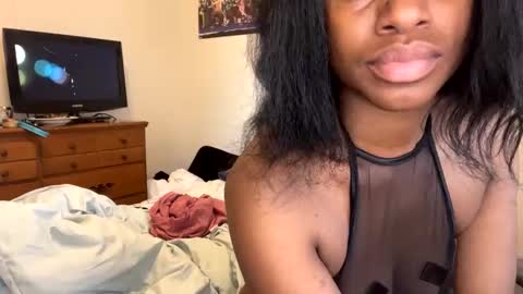 Snapshot of mistressmimi__ chatting on 6, 1, 2026 Goddessmimi online show from 6, 1, 2026