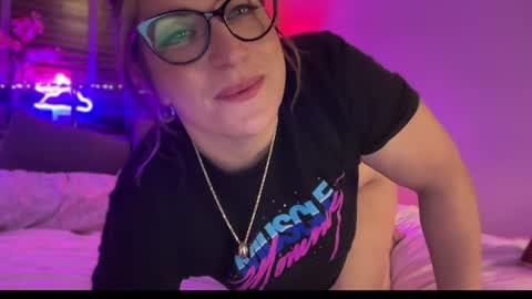 Snapshot of mistresssx chatting on 3, 2, 2025 Miss X online show from 3, 2, 2025