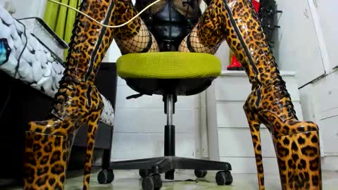 Tiffany online show from 25, 2, 2026