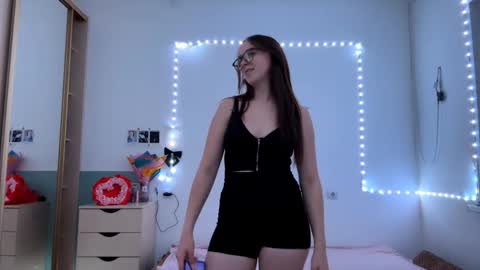 Mia online show from 10, 10, 2025