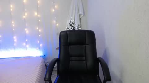 Snapshot of mixie_cute chatting on 2, 12, 2024 mixie_cute online show from 2, 12, 2024