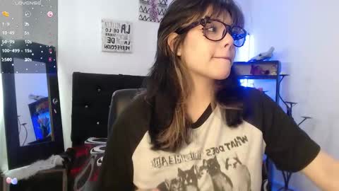 Snapshot of mixie_cute chatting on 4, 11, 2025 mixie_cute online show from 4, 11, 2025