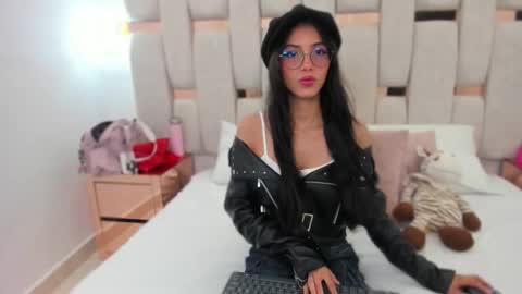 Snapshot of miyu_lu chatting on 19, 10, 2025 Miyu online show from 19, 10, 2025