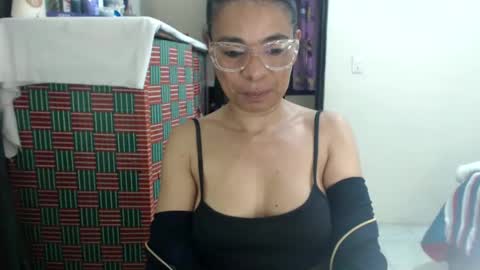 Snapshot of mmaturemessy chatting on 28, 2, 2025 kelly online show from 28, 2, 2025