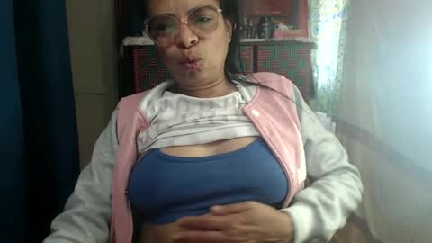 Snapshot of mmaturemessy chatting on 24, 9, 2025 kelly online show from 24, 9, 2025