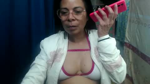 Snapshot of mmaturemessy chatting on 25, 9, 2025 kelly online show from 25, 9, 2025