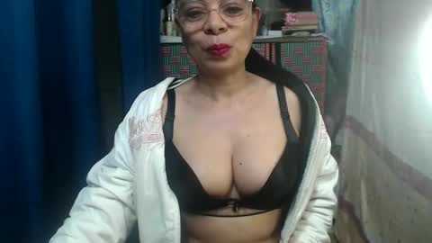 Snapshot of mmaturemessy chatting on 23, 10, 2025 kelly online show from 23, 10, 2025