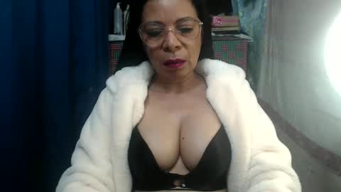 Snapshot of mmaturemessy chatting on 4, 11, 2025 kelly online show from 4, 11, 2025