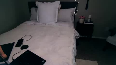 Snapshot of mmmmmwah chatting on 3, 11, 2025 Angel online show from 3, 11, 2025