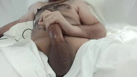 Snapshot of mo0085 chatting on 4, 12, 2025 Laith online show from 4, 12, 2025