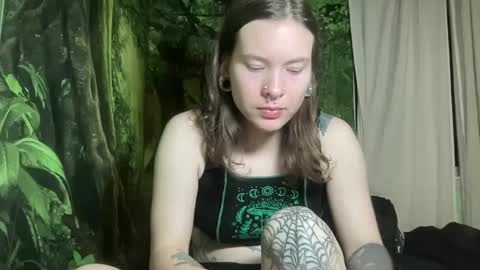 Snapshot of mo0n_goddess chatting on 10, 1, 2025 Misty online show from 10, 1, 2025