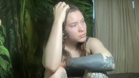 Snapshot of mo0n_goddess chatting on 4, 2, 2025 Misty online show from 4, 2, 2025