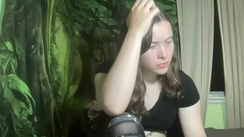 Snapshot of mo0n_goddess chatting on 4, 10, 2025 Misty online show from 4, 10, 2025