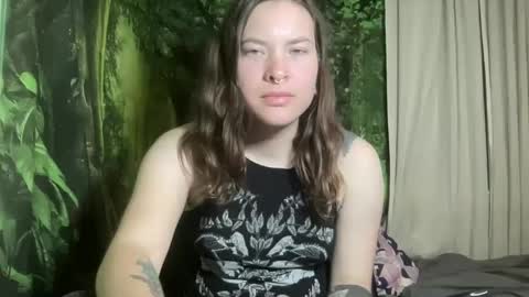 Snapshot of mo0n_goddess chatting on 11, 10, 2025 Misty online show from 11, 10, 2025