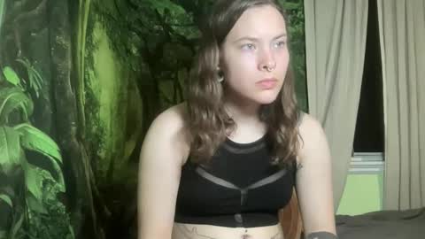 Snapshot of mo0n_goddess chatting on 16, 10, 2025 Misty online show from 16, 10, 2025