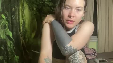 Snapshot of mo0n_goddess chatting on 24, 11, 2025 Misty online show from 24, 11, 2025