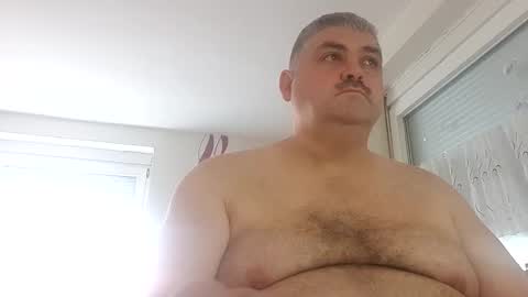 Snapshot of mobblchen chatting on 23, 11, 2025 Tom online show from 23, 11, 2025