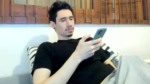 Snapshot of moderdelier chatting on 4, 1, 2025 DigBreed online show from 4, 1, 2025