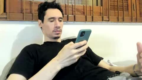 Snapshot of moderdelier chatting on 15, 2, 2025 DigBreed online show from 15, 2, 2025