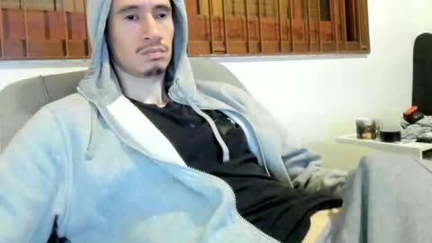 Snapshot of moderdelier chatting on 1, 10, 2025 DigBreed online show from 1, 10, 2025