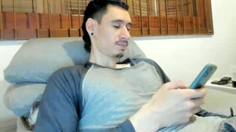 Snapshot of moderdelier chatting on 4, 10, 2025 DigBreed online show from 4, 10, 2025