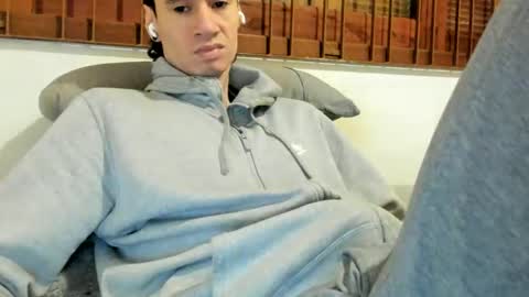 Snapshot of moderdelier chatting on 23, 10, 2025 DigBreed online show from 23, 10, 2025