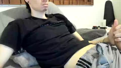 Snapshot of moderdelier chatting on 25, 10, 2025 DigBreed online show from 25, 10, 2025