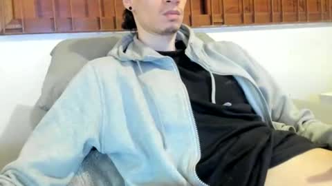 Snapshot of moderdelier chatting on 1, 11, 2025 DigBreed online show from 1, 11, 2025