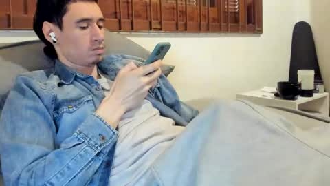 Snapshot of moderdelier chatting on 1, 11, 2025 DigBreed online show from 1, 11, 2025