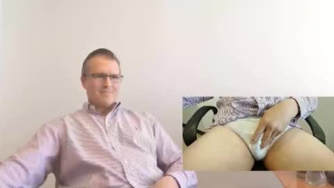 Snapshot of moe_001 chatting on 7, 10, 2025 Moe online show from 7, 10, 2025