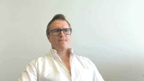 Snapshot of moe_001 chatting on 17, 11, 2025 Moe online show from 17, 11, 2025