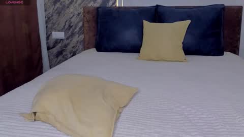 Snapshot of molly__vibes chatting on 12, 11, 2025 Molly online show from 12, 11, 2025