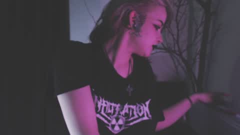 Molly Crow online show from 27, 1, 2025