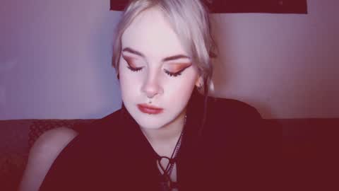 Molly Crow online show from 26, 2, 2025