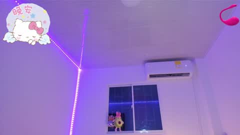 Snapshot of molly_g18 chatting on 19, 12, 2024 MARIANA online show from 19, 12, 2024