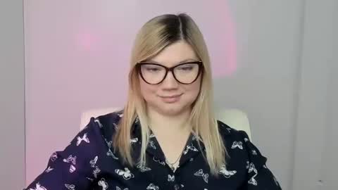 Snapshot of molly_moree chatting on 14, 10, 2025 Molly online show from 14, 10, 2025