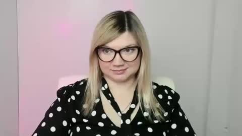 Snapshot of molly_moree chatting on 15, 10, 2025 Molly online show from 15, 10, 2025