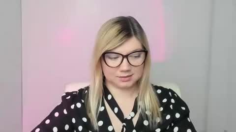 Snapshot of molly_moree chatting on 22, 10, 2025 Molly online show from 22, 10, 2025